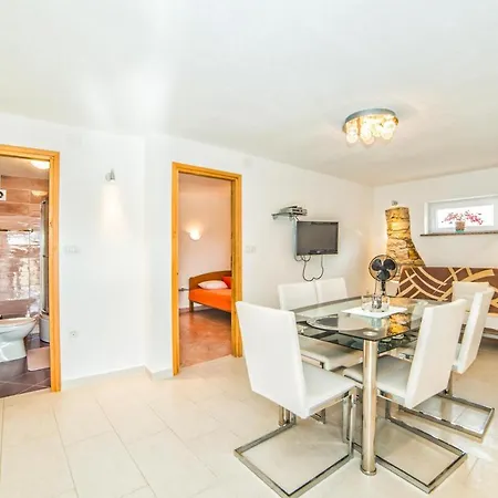 Salcinovic Guest house 3*