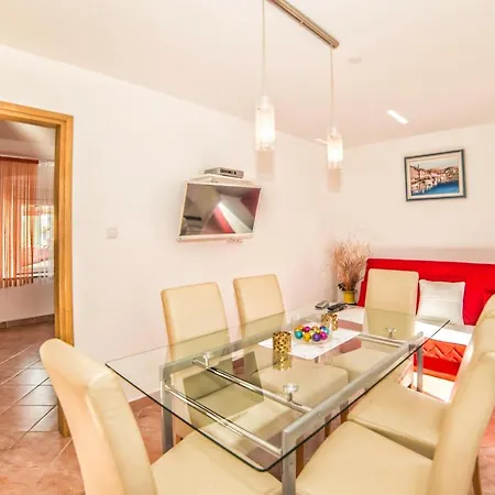Guest house Salcinovic 3*