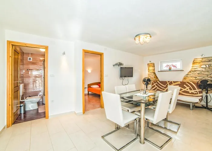 Salcinovic Gostinjska kuća 3*